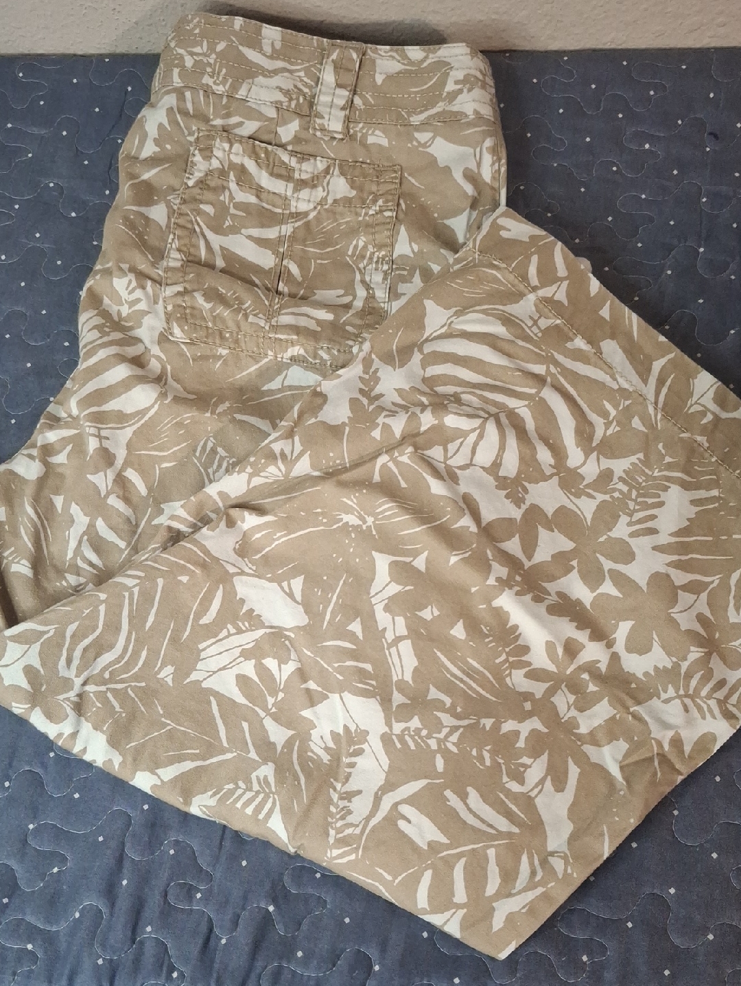 Liz Claibore Audra Tropical Print Tan And White Cropped Pants Size 16